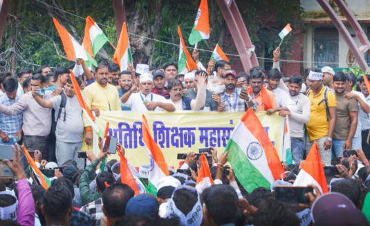 MP teacher protest-अतिथि शिक्षक कर रहें 5 मांगों को लेकर प्रदर्शन, पुलिस बल तैनात