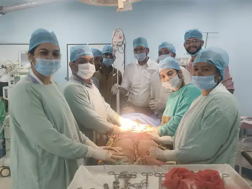 Burhanpur News: जिला अस्पताल के डॉक्टरों का कमाल, महिला के पेट से निकाला 7 किलो का ट्यूमर